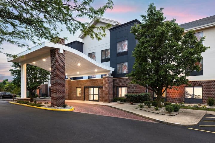 Fairfield Inn &  Suites Columbus East hotel exterior