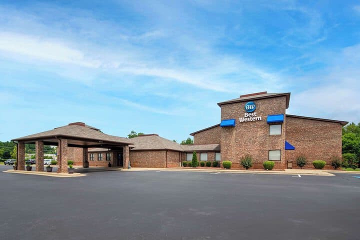 Best Western Auburn / Opelika Inn hotel exterior