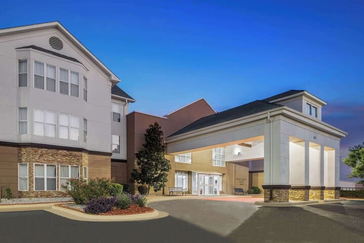 Homewood Suites by Hilton Jackson-Ridgeland hotel exterior