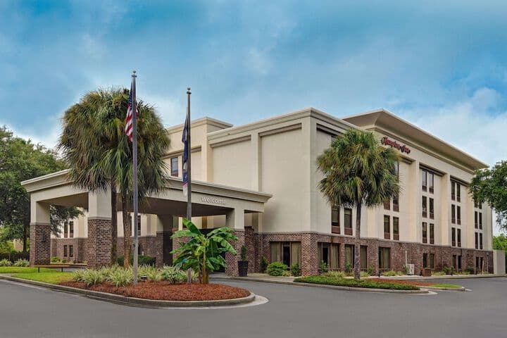 Hampton Inn Charleston / Mount Pleasant-Patriots Point hotel exterior