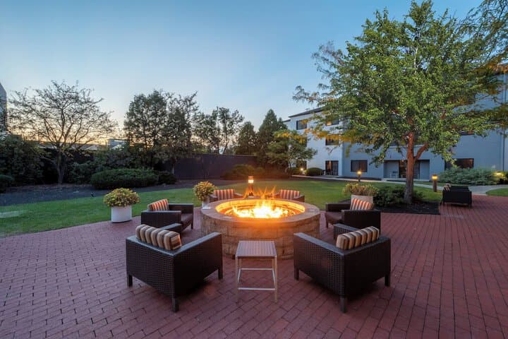 Courtyard by Marriott Columbus Airport hotel exterior