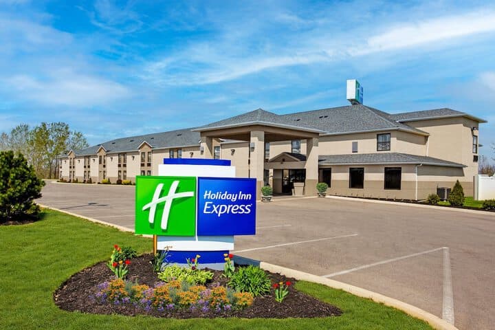 Holiday Inn Express London by IHG hotel exterior