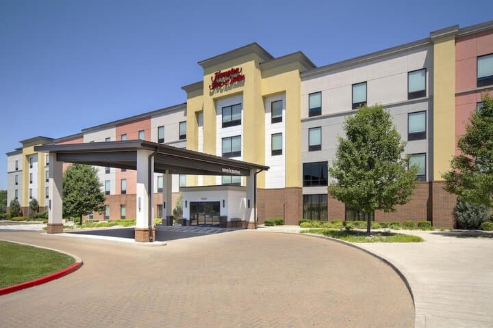 Hampton Inn &  Suites Columbus Scioto Downs hotel exterior