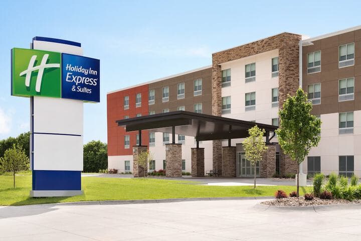 Holiday Inn Express &  Suites Heath - Newark by IHG hotel exterior