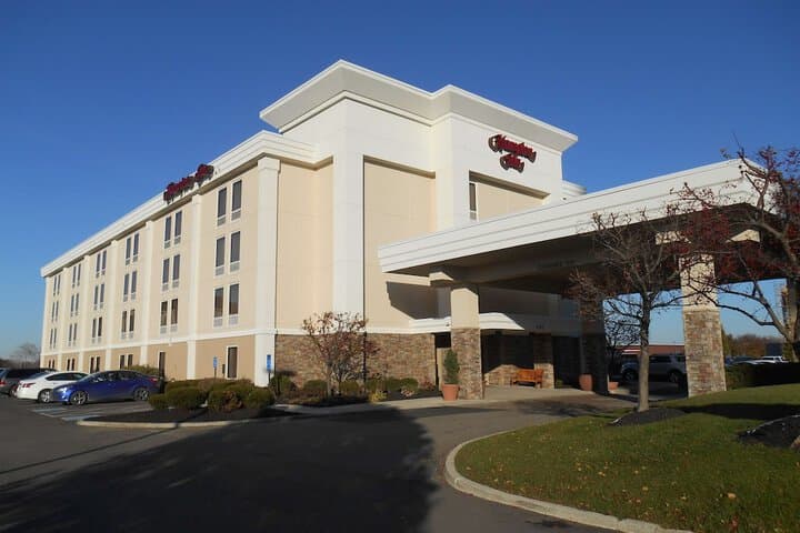 Hampton Inn Columbus - Airport hotel exterior