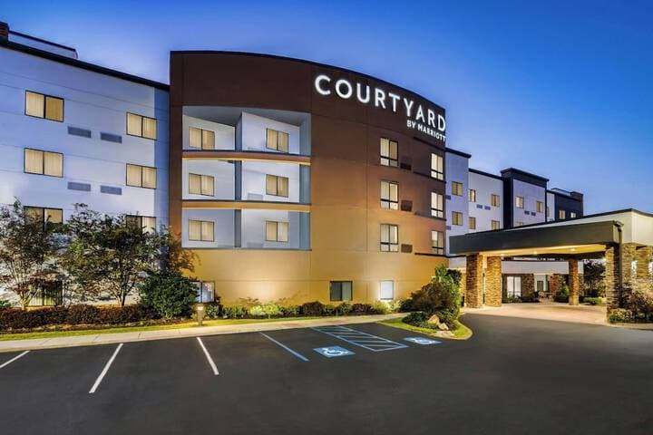 Courtyard by Marriott Auburn hotel exterior