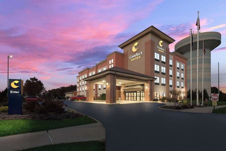 Comfort Suites Columbus East Broad hotel exterior