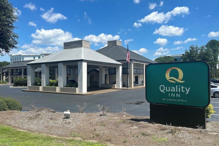 Quality Inn Mt. Pleasant - Charleston hotel exterior