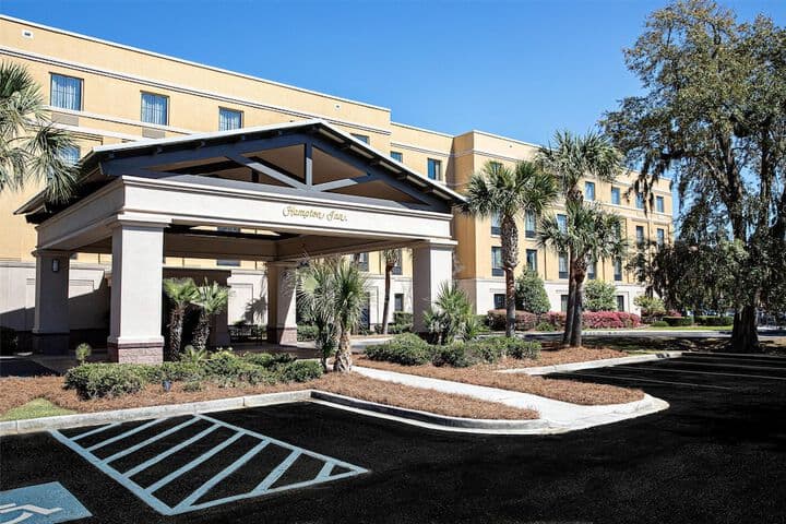 Hampton Inn Charleston - Daniel Island hotel exterior