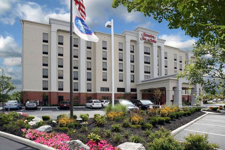 Hampton Inn &  Suites Columbus Polaris hotel exterior
