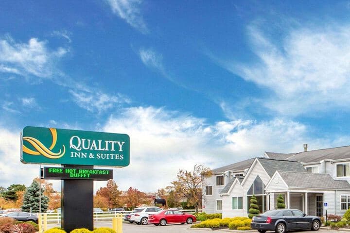 Quality Inn &  Suites North / Polaris hotel exterior