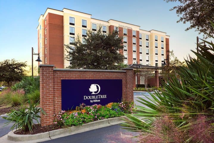 DoubleTree by Hilton Charleston Mount Pleasant hotel exterior