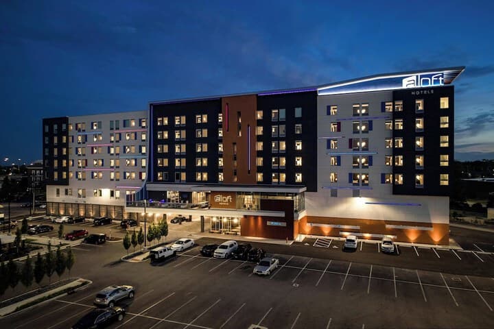 Aloft Columbus University District hotel exterior