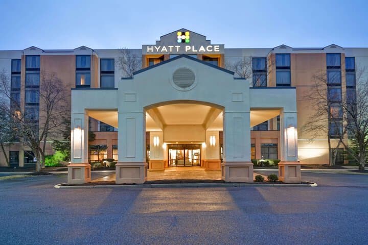 Hyatt Place Columbus / Worthington hotel exterior