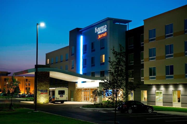 Fairfield Inn &  Suites by Marriott Columbus Airport hotel exterior