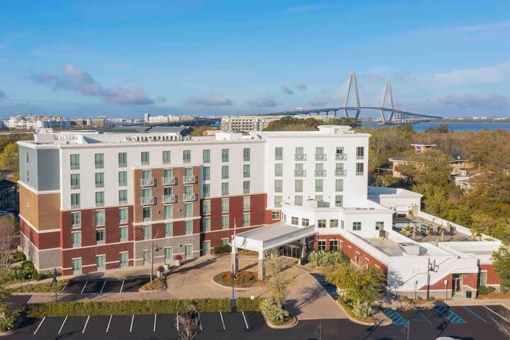 Hilton Garden Inn Charleston /  Mt. Pleasant hotel exterior