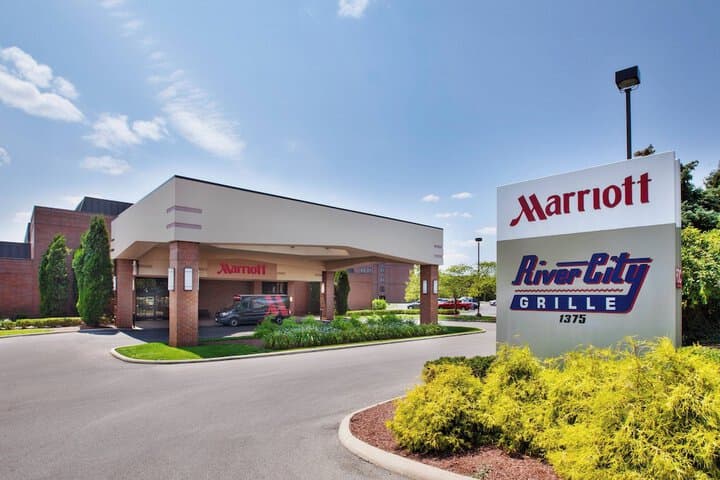 Columbus Airport Marriott hotel exterior